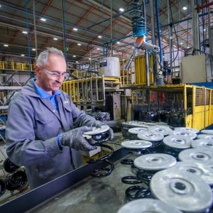 Serviço de metalurgia corte a fio
